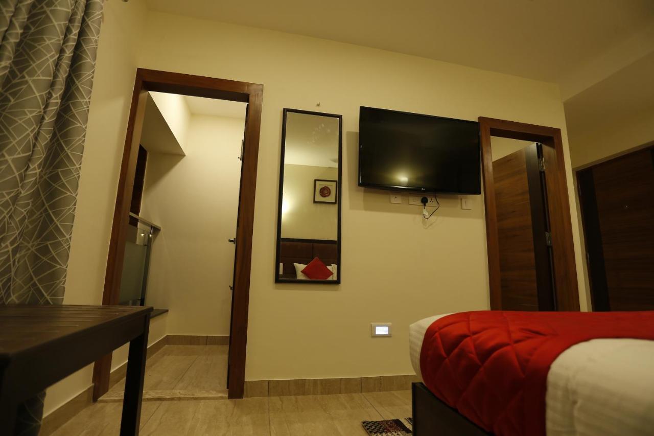 D Breeze Suites Devanahalli Exteriör bild
