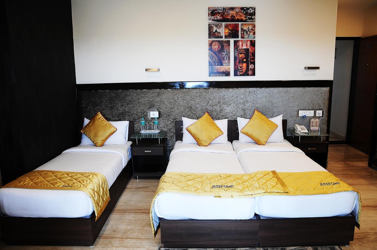 D Breeze Suites Devanahalli Exteriör bild