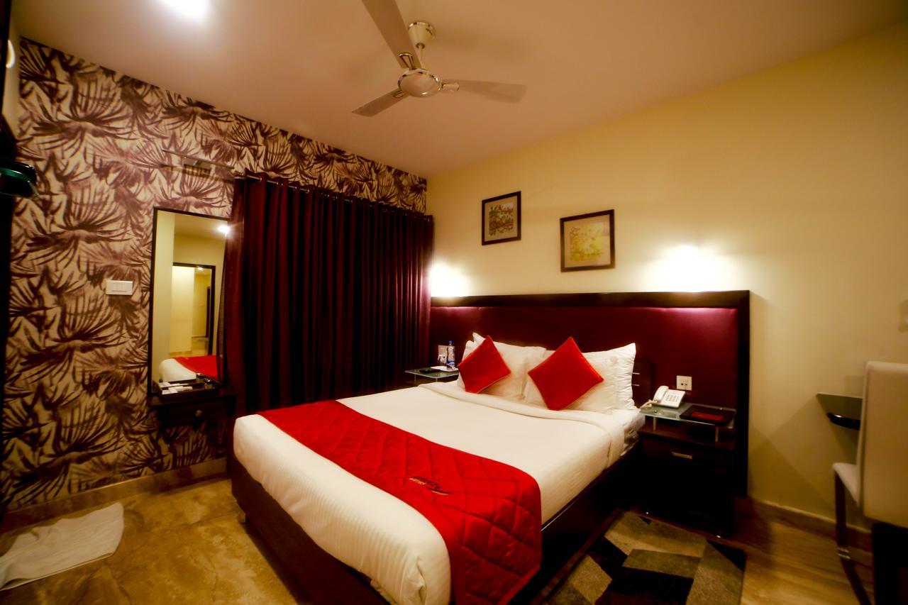 D Breeze Suites Devanahalli Exteriör bild